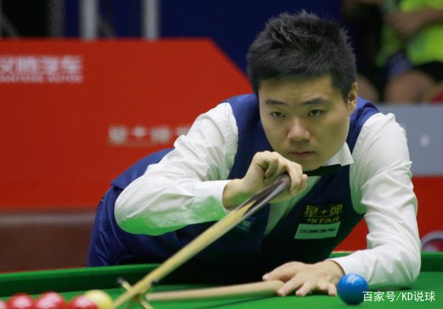 年轻球员跨 年轻球员跨